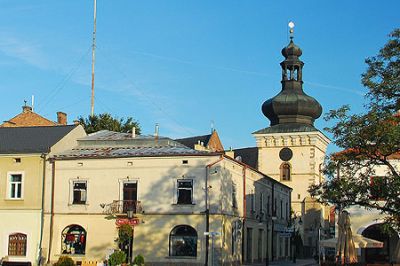 Widok na wierze farną i rynek w Krośnie