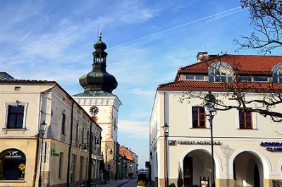 Widok na wierze farną i rynek w Krośnie