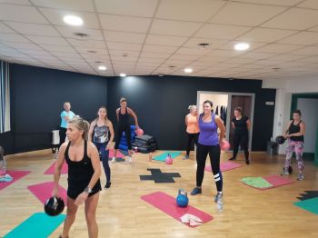Kobiety podczas zajęć fitness