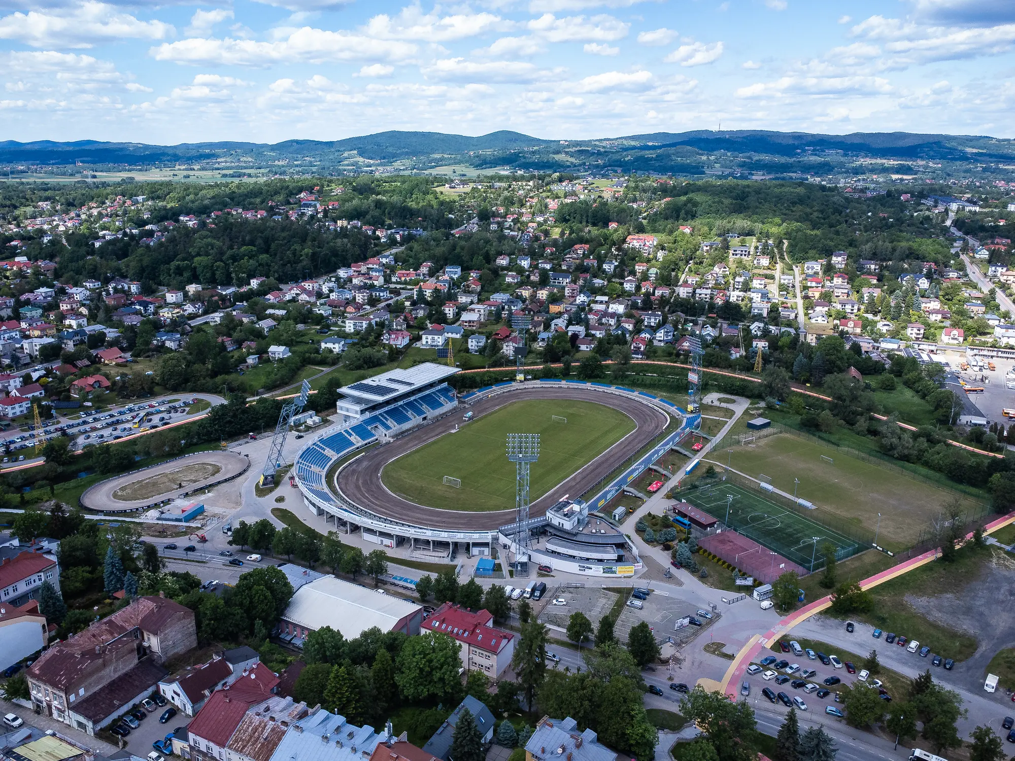 Stadion miejski, w tle Krosno 4