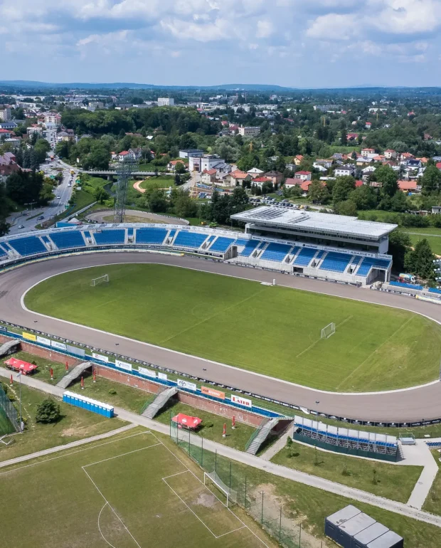Stadion miejski, w tle Krosno 3