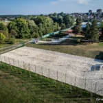 Boisko do siatkówki plażowej od boku